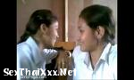 คลังสินค้า คลิปโป๊ Two Indian School Girl Kissing In Class ฟรี