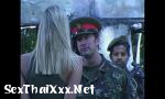 คลิปโป๊ ออนไลน์ British Army Slut Gets Gangbanged