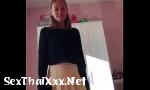 คลังสินค้า คลิปโป๊ Teen in skirt teases and strips Mp4 ฟรี