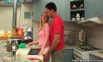 คลังสินค้า คลิปโป๊ This is what mom loves to do in the kitchen ร้อน ใน SexThaiXxx.Net