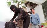 ดาวน์โหลด คลิปโป๊ Guy caught and fucked tranny robber ล่าสุด ใน SexThaiXxx.Net