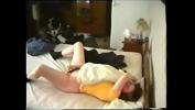 เพศภาพยนตร์ My kinky mum masturbates on bed. den cam ฟรี