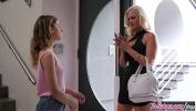 หนังxxx Mom Makes eats out her stepdaughter lpar Alena Croft comma Kristen Scott rpar Twistys ร้อน