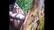 หนัง18 Hombre mete su pene en arbol de banano Mp4 ฟรี