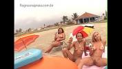 คลิปโป๊ Vendedor de sorvete e surpreendido por grupo de garotas peladas na praia ร้อน