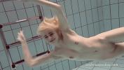 คลิปโป๊ออนไลน์ Blonde babe Okuneva shaved pussy underwater swimming Mp4