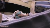 หนัง18 Caught girl masturbation on the public train 3gp