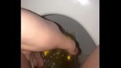 คลิปโป๊ออนไลน์ juicy pussy piss in clear cup Mp4 ฟรี