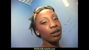 คลิปxxx Ebony teen shows off her blowjob skills at gloryhole 1 Mp4