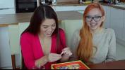 ดูหนังโป๊ Cute comma fun pornstars play operation boardgame ร้อน 2024