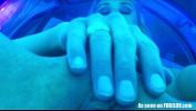 คลิปโป๊ออนไลน์ Hot Babe Plays With Her Pussy In A Tanning Bed ร้อน