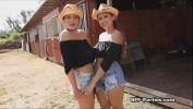 คลิปโป๊ออนไลน์ Ranch girls amateur threesome 2024