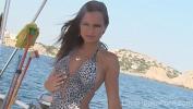 หนังav Brunette bombshell shows off on the boat ร้อน