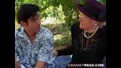 คลิปโป๊ออนไลน์ Granny Seduces Young Guy ฟรี