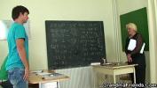 คลิปxxx Old mature teacher takes from both sides 3gp ล่าสุด