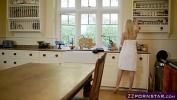 ดูหนังxxx Blonde wife fucks her catering guy on the kitchen table Mp4 ฟรี