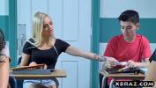 คลิปโป๊ออนไลน์ Busty MILF teacher gets with teen couple in her classroom ล่าสุด 2024