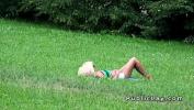 คลิปโป๊ออนไลน์ Blonde sun bathing and fucking pov in public Mp4