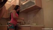 หนัง18 Lesbian hottie eats some pussy in the kitchen Mp4