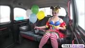 หนังเอ็ก Gal in clown costume fucked by the driver for free fare ดีที่สุด ประเทศไทย