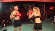 คริปโป๊ Hot boxer girl gives a blow job in the ring Mp4