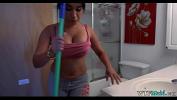 หนังxxx Watching the maid clean my place ล่าสุด 2024