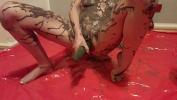 หนัง18 Slut Lucy fucking vegetables and messy play with mud ดีที่สุด ประเทศไทย