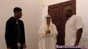 หนังโป๊ Domina cuckolds sheikh for cum ล่าสุด 2024