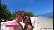 ดูหนังxxx Public beach blowjob and fuck