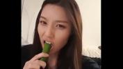 หนังเอ็ก Asian Girl Sucks Cucumber