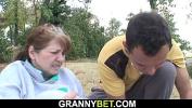 คลิปโป๊ Guy helps injured busty hairy pussy granny ล่าสุด 2024