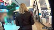 คริปโป๊ Glamorous czech teenie gets seduced in the shopping centre and penetrated in pov Mp4