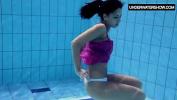 ดูหนังโป๊ Zlata Oduvanchik swims in a pink top and undresses Mp4