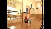 คลิปโป๊ Flexible Sexy girl gymnast in mask 2024