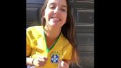 หนังเอ็ก Novinha muito gostosa de shortinho curto usando a camisa da Sele ccedil ao Brasileira 2024 ล่าสุด