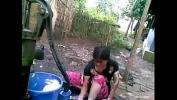 หนังเอ็ก Desi village girl outdoor bath