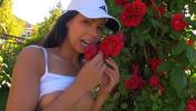 คลิปโป๊ออนไลน์ Czech teen Kiki18 masturbating in beautiful rose garden