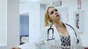 ดูหนังav Young bimbo seduces busty lesbian doctor and licks her twat ล่าสุด 2024