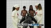 คลิปโป๊ Four hot nurses in latex give head to a guy