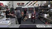 คลิปโป๊ออนไลน์ Sex in shop with big weenie Mp4 ล่าสุด