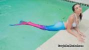 คลิปโป๊ฟรี Wet mermaid on big cock by the pool