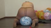 คลิปโป๊ออนไลน์ A fat girl in pantyhose sits down on balloons and pisses 3gp ฟรี