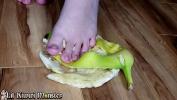 หนังโป๊ใหม่  Tiny Powerful FEET Squashing Yummy Fruit