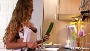 หนังโป๊ Busty seduction in kitchen makes Amanda Rendall fill her pink with veggies 3gp