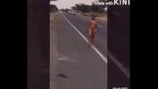 หนังเอ็ก Indian daring desi walking nude in public road in daytime 3gp