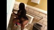 ดูหนังโป๊ Busty ebony chicks with big asses take turns pissing in the toilet and filming