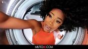 คริปโป๊ Sexy Black Milf Caught In The Washer Gets Pulled Out And Fucked By Bf ล่าสุด