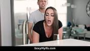 หนัง18 Thick Stepmom Gets her Hand Stuck and Stepson Takes Advantage Melanie Hicks 3gp ล่าสุด