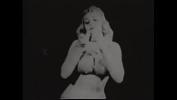 ดูหนังav Babe in costume Marilyn Monroe strips for public in 60s porn on stage 2024 ล่าสุด