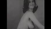 คลิปxxx A slender vintage beauty with a slender figure and big breasts will take off an erotic photo shoot ฟรี